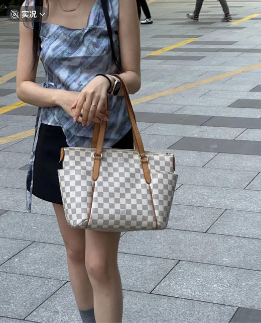 LV TOTALLY 白棋盘格 中号 单肩包 商品图3