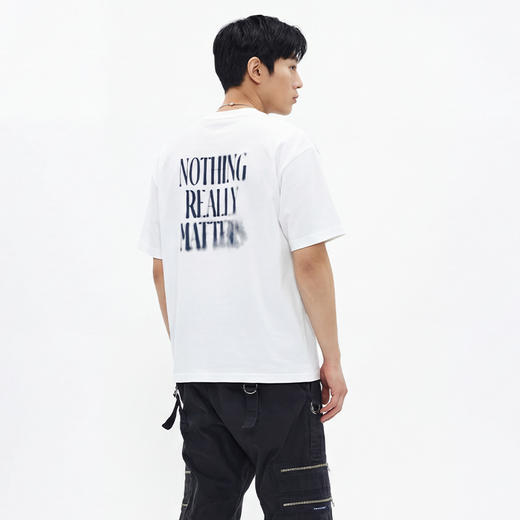 DRONKOO 2026 圆领左胸绣线字母喷色后幅喷色三排字母微阔短袖T恤 商品图3