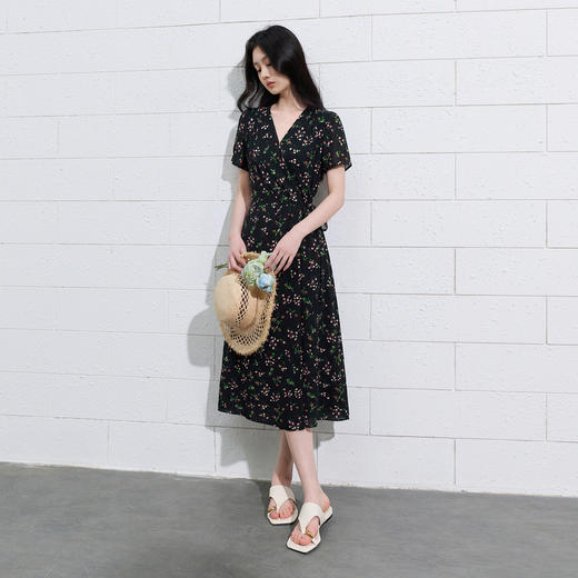 三彩2026夏季新款碎花连衣裙法式V领收腰A字裙长裙优雅S 商品图1