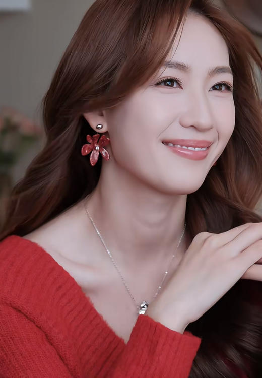 何方 2026萌趣新年系列 绽放红鸢尾耳环 商品图6