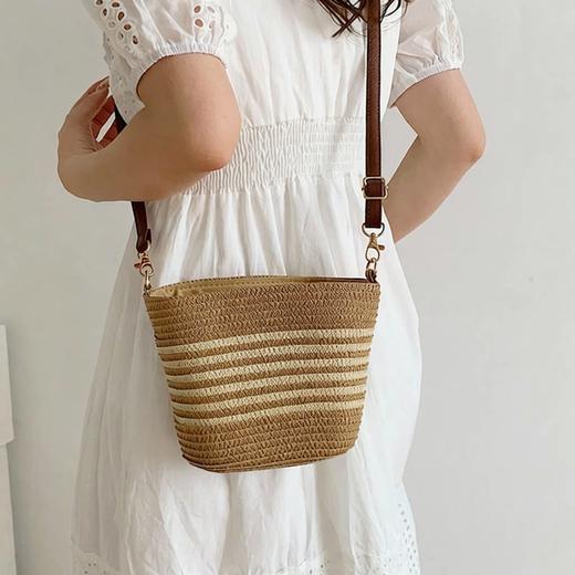 夏季流行草编小包包女新款海边度假编织包休闲百搭斜挎水桶包 商品图1