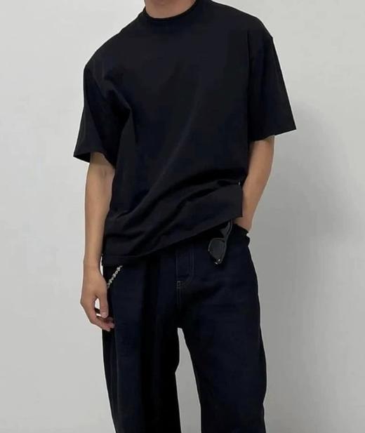 点此购买 lulu露露春夏男士扭缝剪裁运动休闲纯色短袖T恤 tuo 343900 商品图4