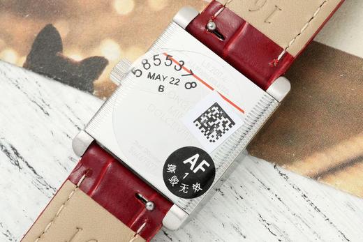 AF开启崭新篇章，浪琴表全新迷你黛绰维纳系列优雅问世！
21.50毫米x 29.00毫米的矩形精钢表壳，银色矩形罗马表盘，饰以复古放射波纹，表盘以3D 雕刻工艺镌刻简约的几何图形，漆绘罗马数字❗️❗️ 商品图2