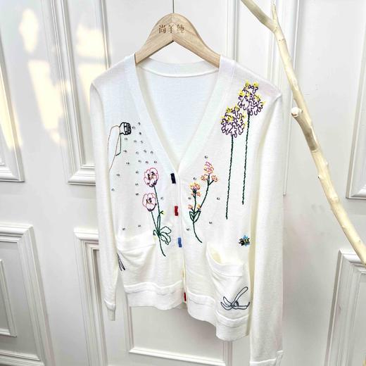 闲趣时光~V领重工彩绘立体刺绣提花6A级白厂丝 羊 毛开衫女 商品图1
