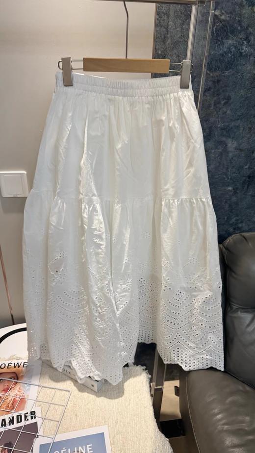 F033117春夏新款温柔时尚百搭休闲白色镂空刺绣A字大摆廓形半身裙 商品图1