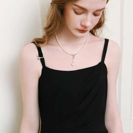 【商场同款】诗凡黎黑色修身吊带连衣裙2025夏新款女3G4190121 商品图3