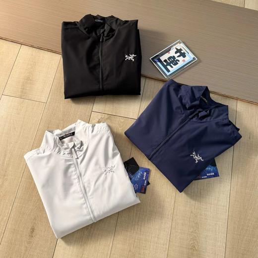 F033143春夏季新款户外防风防雨刺绣防风休闲日常软壳立领夹克长袖外套 商品图4