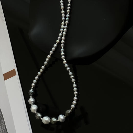 纯海水珍珠巴洛克，澳白+大溪地+akoya，
巴洛克有天然的生长纹路。但是更显得天然，喜欢。 商品图4