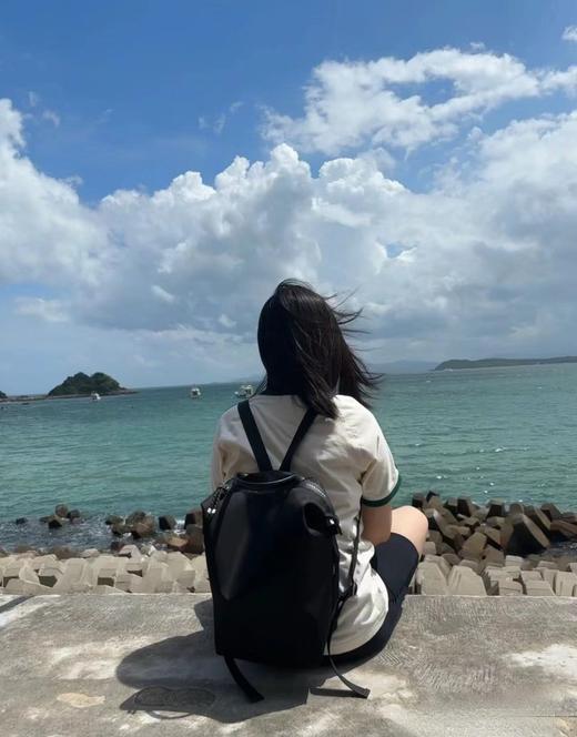 一店d 珑骧Le Pliage Energy 32系列双肩 把法式优雅背在身上了 极简的精致与随性 这只双肩包真的太好背了 它家经典的环保尼龙材质 轻到像没背东西 轻、能装、耐造！ 商品图10