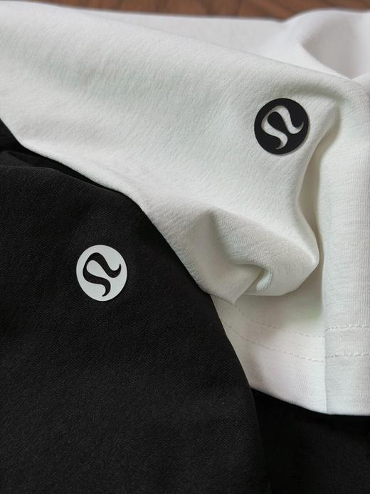 点此购买 lulu露露春夏男士扭缝剪裁运动休闲纯色短袖T恤 tuo 343900 商品图14