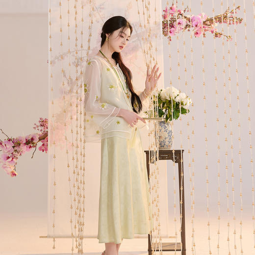 三彩【花间轻语】2026夏季新款欧根纱绣花外套盘扣开衫宽松上衣C 商品图1