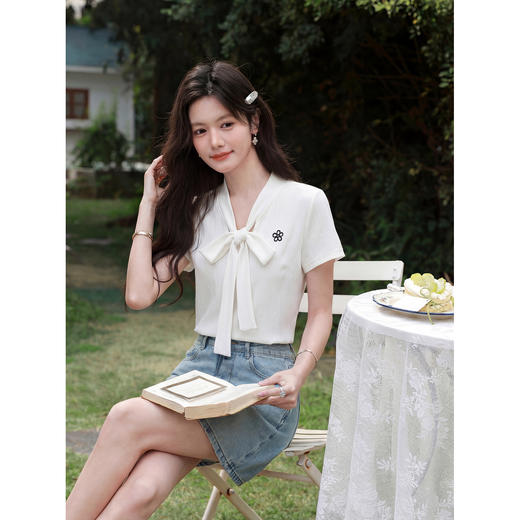 鹿向南【0402/20:00新品前1小时7折限量100件】蝴蝶结米白色T恤女 商品图1