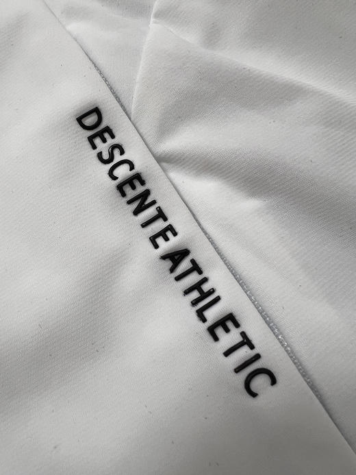 点此购买 迪桑特春秋季女款连帽防晒外套 kad 343868 商品图14