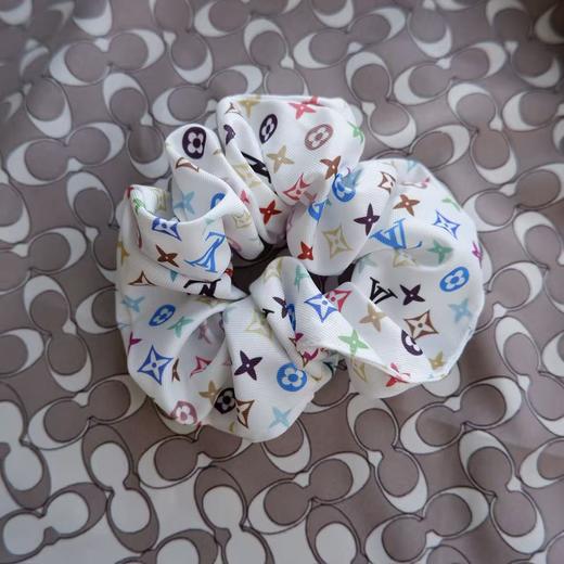 直发【发两只】 发圈界的“顶流”自带富家千金既 驴家同款三彩发圈 商品图2