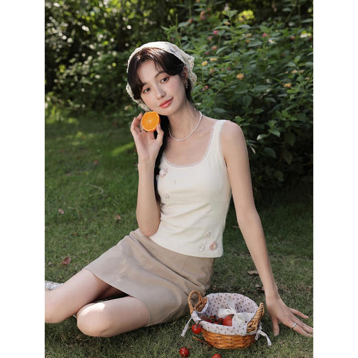 鹿向南【0402/20:00新品前1小时5折限量100件】米白色吊带背心 商品图4