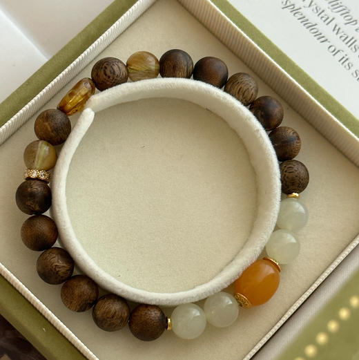 糯糯的真好看，沉香“拿铁”·雅致多宝串 | 温润治愈风：沉香+和田玉+蜜蜡+黄发晶，高端材质，定制腕间香气 商品图0