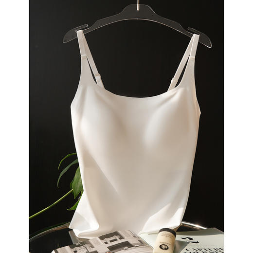 官网599！内家云感山茶花养肤吊带 大方领冰丝无痕茶香打底衫内搭吊带可外穿 免穿文胸女士内衣背心 商品图5