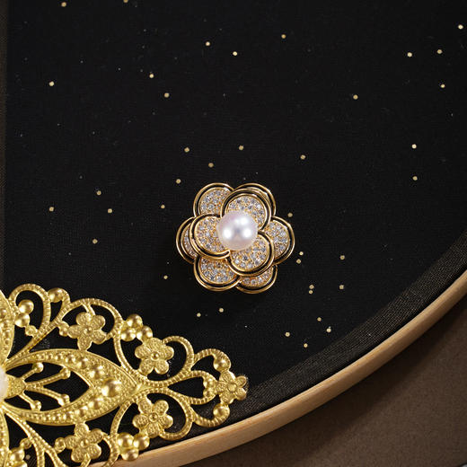 子佩集【花簇嘉祥】珍珠惜王妃胸针【XXXZ277】镀金山茶花2602 商品图1