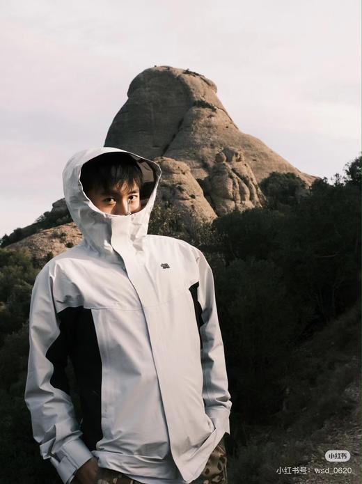 F0331145春季新品户外冲锋衣夹克情侣款拼接透气连帽外套 商品图11