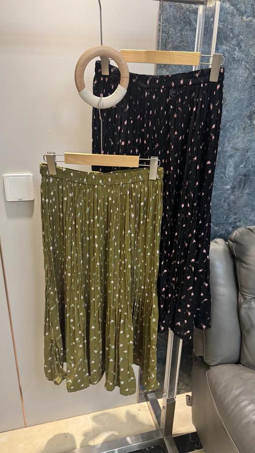 F033116春夏新款时尚休闲百搭橄榄绿碎花压褶高腰A字大摆廓形半身裙 商品图0