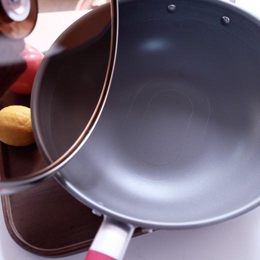 疯抢中！！【CCTV央视推荐】【章丘真手打·钛锅&铁锅】无涂层免开锅 不生锈不粘锅 送送锅盖+手提礼盒装 商品图10