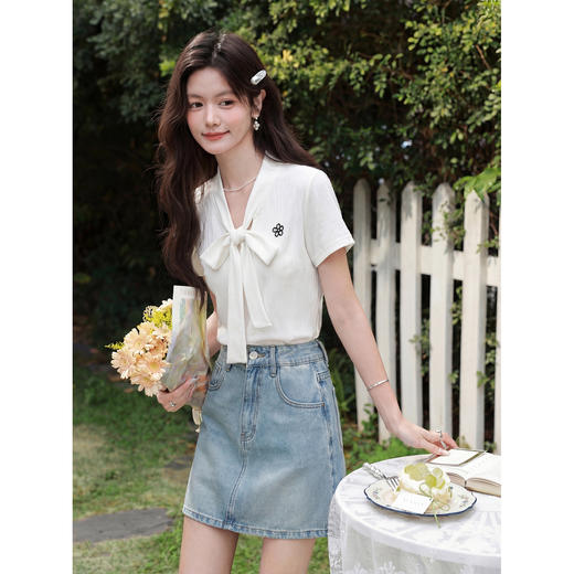 鹿向南【0402/20:00新品前1小时7折限量100件】蝴蝶结米白色T恤女 商品图4