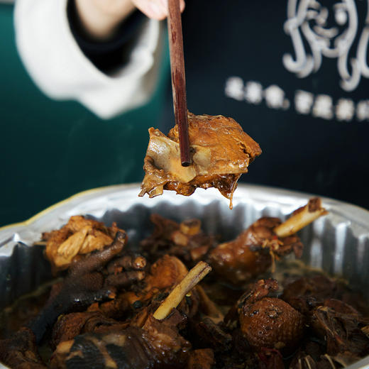 【现杀现炒 新鲜美味 临沂炒鸡 】山林散养黑脚公鸡  五谷喂养肉质紧实 3斤份量大口满足 商品图7