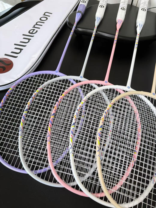 原单正品露露碳素单羽毛球拍
球拍拉线磅数在25-30磅左右，击球更清脆！五个色 商品图3