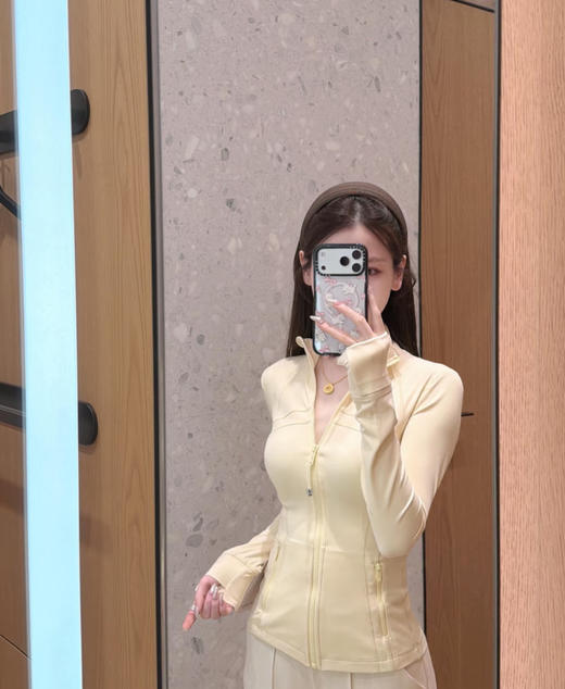 点此购买 lulu露露 Define系列Nulu面料女士金标拉链运动夹克外套 LL 343888 商品图2