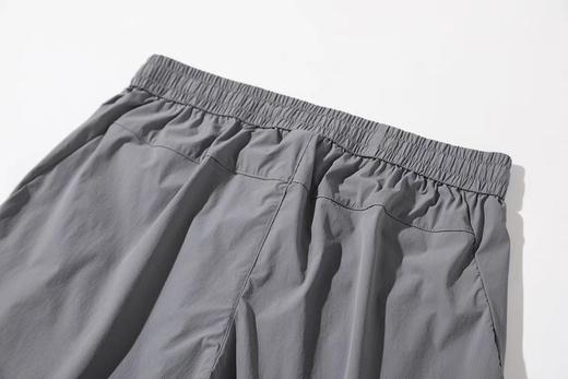 F0331134户外轻量通勤男款速干弹力耐磨拉链口袋软壳短裤 商品图8