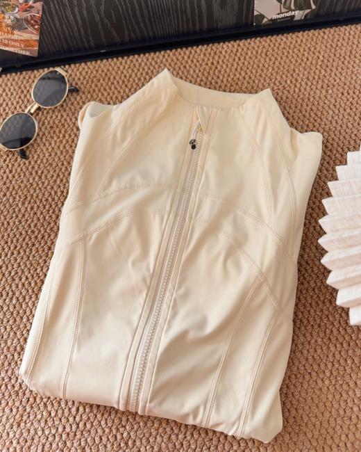 点此购买 lulu露露 Define系列Nulu面料女士金标拉链运动夹克外套 LL 343888 商品图14