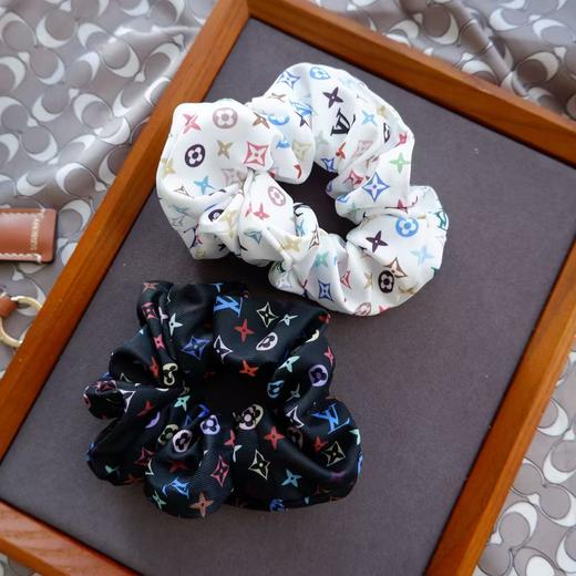 直发【发两只】 发圈界的“顶流”自带富家千金既 驴家同款三彩发圈 商品图6