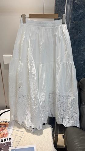 F033117春夏新款温柔时尚百搭休闲白色镂空刺绣A字大摆廓形半身裙