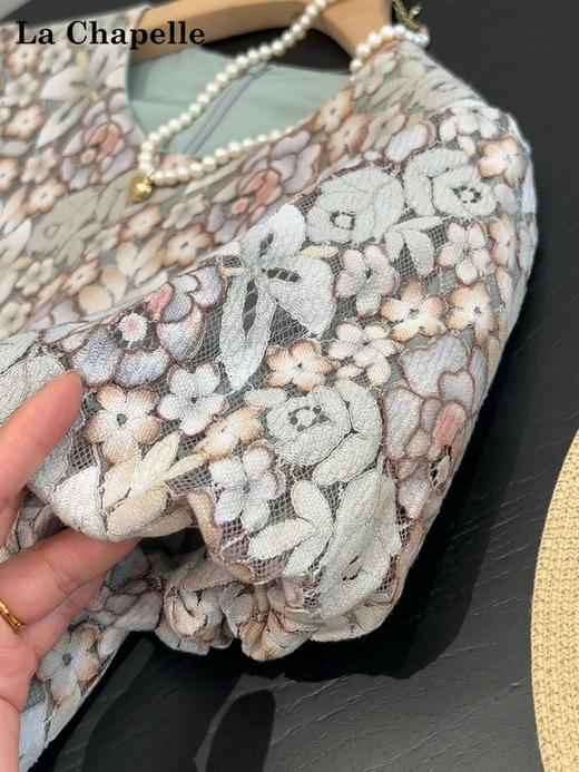 天猫同步【浪漫莫奈花园】拉夏贝尔/La Chapelle高端轻奢！简约花朵小众设计短袖长裙泡泡袖修身小裙 商品图4