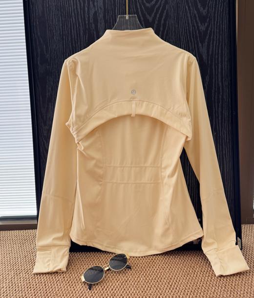 点此购买 lulu露露 Define系列Nulu面料女士金标拉链运动夹克外套 LL 343888 商品图8