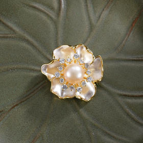 子佩集【花凝嘉运】珍珠惜王妃胸针【XXXZ265】六瓣花镀金2602