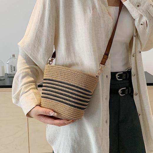 夏季流行草编小包包女新款海边度假编织包休闲百搭斜挎水桶包 商品图0