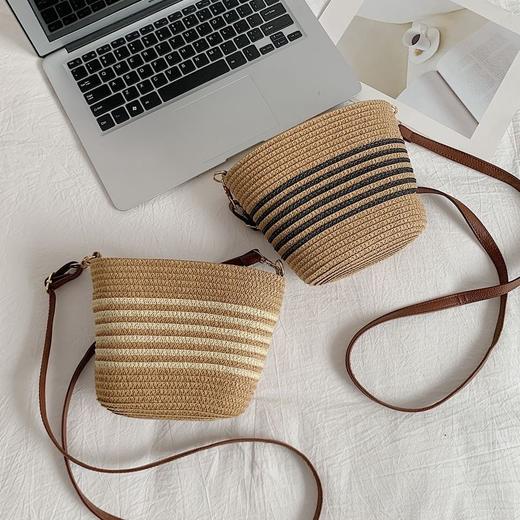 夏季流行草编小包包女新款海边度假编织包休闲百搭斜挎水桶包 商品图3