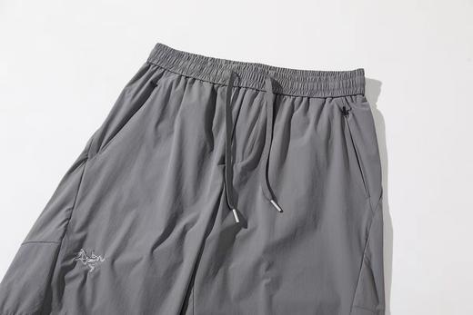 F0331134户外轻量通勤男款速干弹力耐磨拉链口袋软壳短裤 商品图7