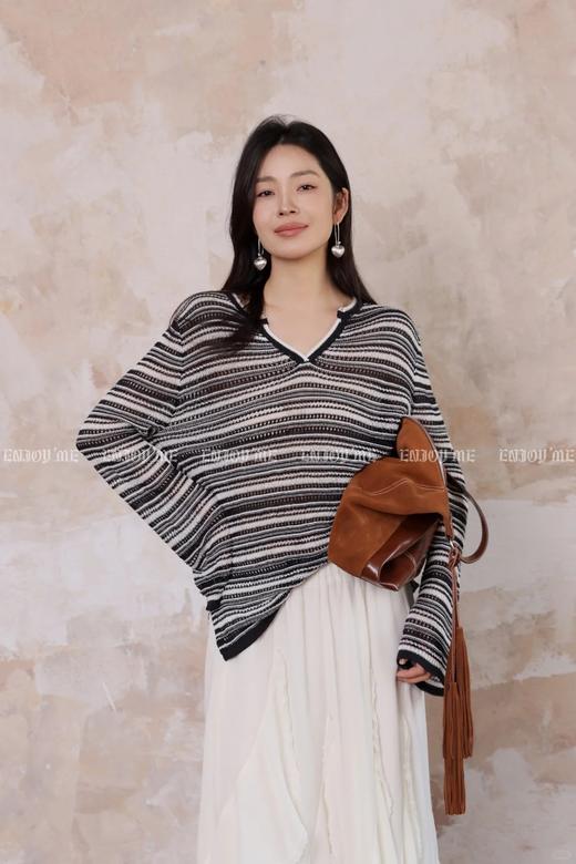 【门店同款】ENJOY春季“序光之旅”V领镂空针织 169443595 商品图4