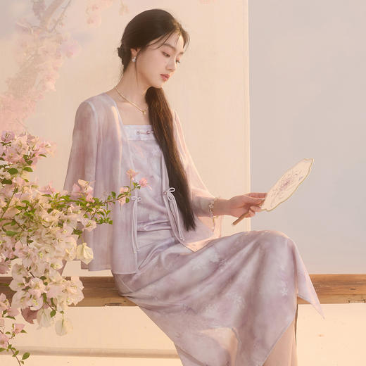 三彩【月华凝露】2026夏季新款V领开衫印花吊带连衣裙两件套长裙C 商品图3