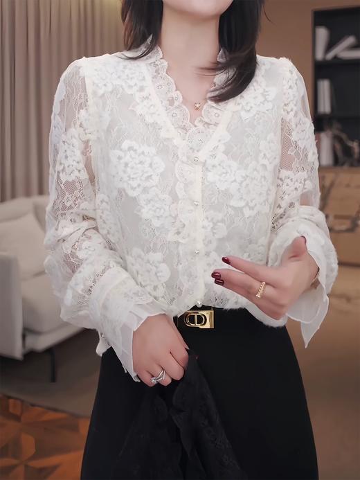 直发【3350】水溶蕾丝~法式温柔风钩花丝拼接V领衬衫 商品图3