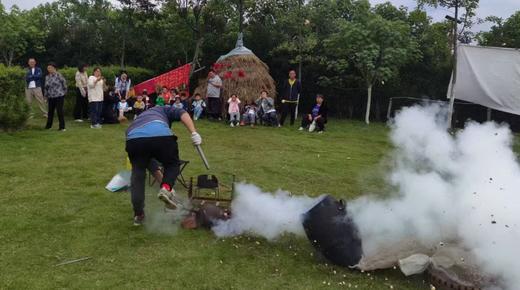 已成团4.6【新津.你好小羊亲子营】挤羊奶体验，品尝羊奶，田间漫步，蔬菜采摘，羊乳西米露，树棍面包。 商品图2