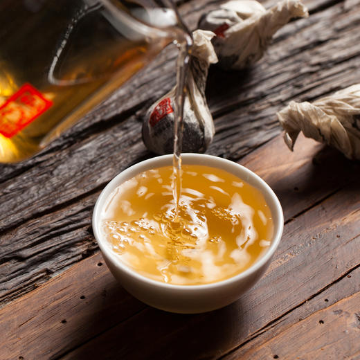 【元昌号】拍二发三 2020年易武刮风寨古树龙珠7g/颗*18颗/盒 商品图3