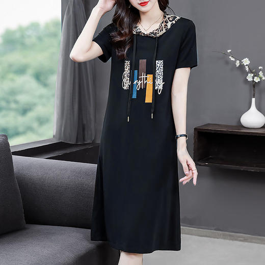 2026新款夏季大码连衣裙女装妈妈休闲运动短袖连帽中长款宽松裙子 商品图1