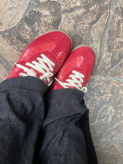 【红色德训鞋 】透气不闷脚！正码正拍，二层皮垫软底女鞋时尚拼接休闲鞋，一周发货，鞋面材质：贴皮➕植绒 内里材质：爽肤皮（PU） 鞋垫：二层皮垫 商品图8