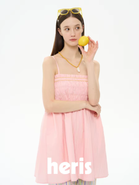 heris/H61124/粉色百褶压皱肌理 打揽松紧腰两穿设计 A字伞裙抹胸上衣