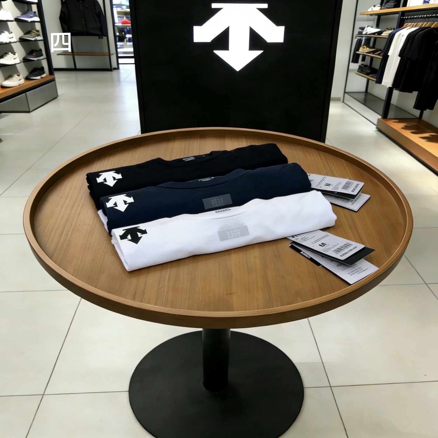 迪桑特短袖！ 火爆来袭，质量一级棒！品质，版型！爆表！高品质跑量！一定要入手这款！