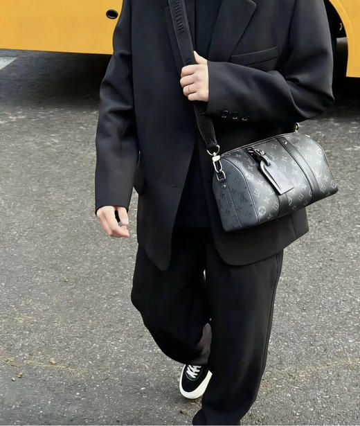 LV Keepall City 黑武士 斜挎包 商品图3