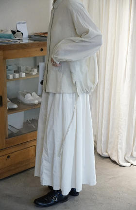 AEQUAMENTE 轻盈柔软毛边半身裙